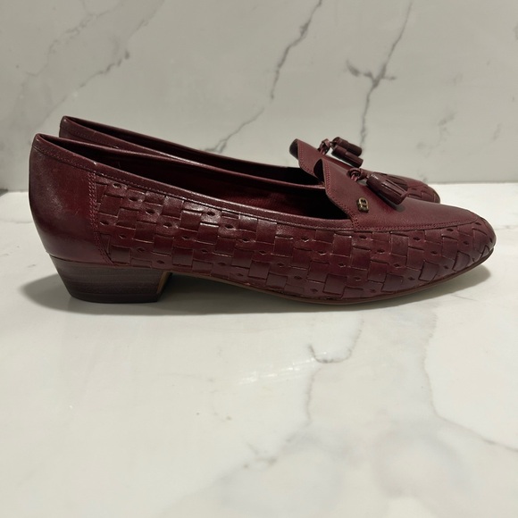 Etienne Aigner leather woven shoe with tassel - Picture 7 of 8